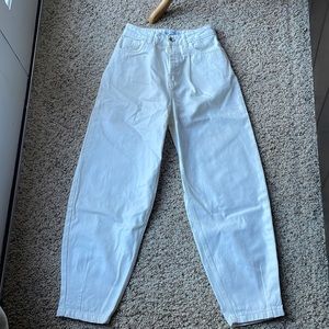 Zara White Balloon Pleated Front Jeans 2